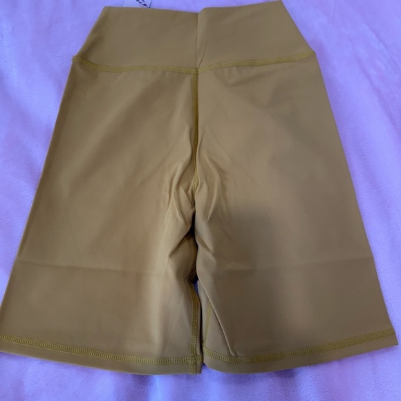 HUIT8 Paris BIEN-ETRE V-CUT SHORTS Sz S
$69.00 $30
Mustard - Picture 12 of 16